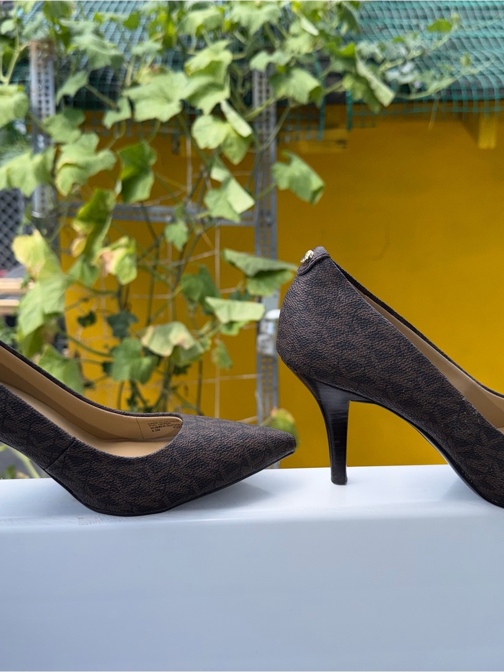 Michael Kors Brown Textured Pointed-Toe Mid Stiletto Pumps